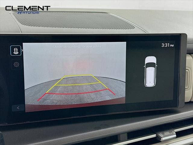 Hyundai Santa Fe Hybrid Vehicle Full-screen Gallery Image 18