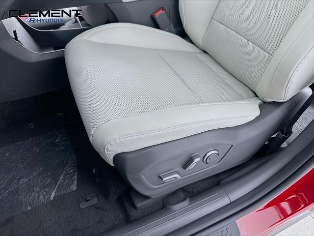 Hyundai Santa Fe Hybrid Vehicle Full-screen Gallery Image 24