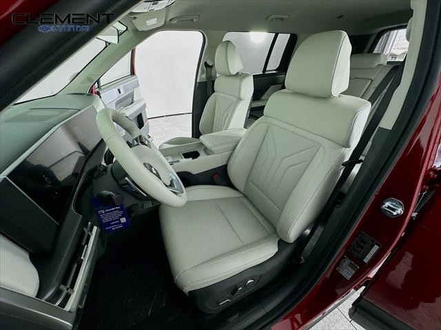 Hyundai Santa Fe Hybrid Vehicle Full-screen Gallery Image 25