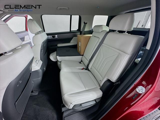 Hyundai Santa Fe Hybrid Vehicle Full-screen Gallery Image 27