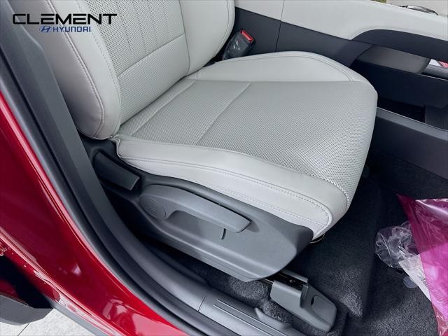 Hyundai Santa Fe Hybrid Vehicle Full-screen Gallery Image 28