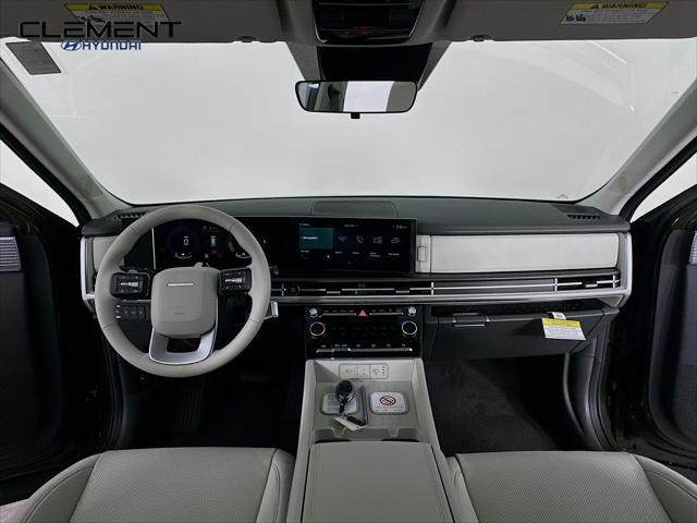 Hyundai Santa Fe Hybrid Vehicle Full-screen Gallery Image 11