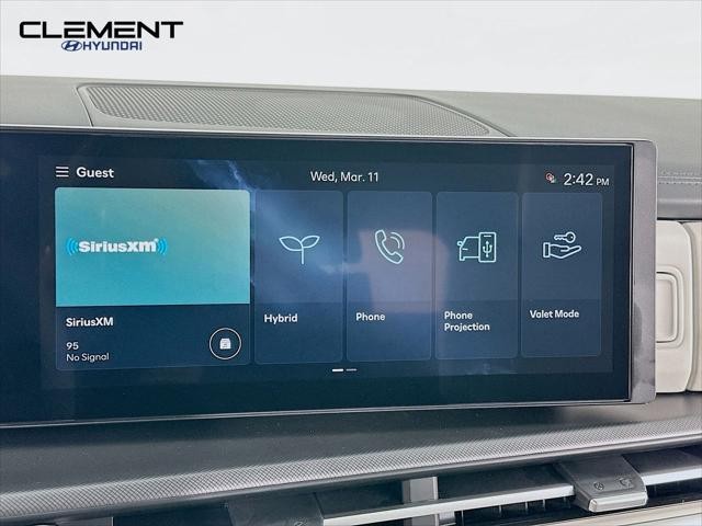 Hyundai Santa Fe Hybrid Vehicle Full-screen Gallery Image 17