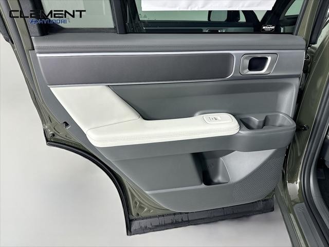 Hyundai Santa Fe Hybrid Vehicle Full-screen Gallery Image 26