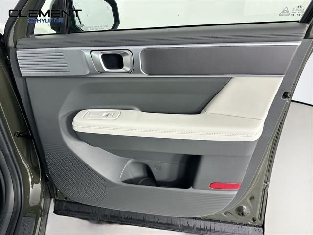 Hyundai Santa Fe Hybrid Vehicle Full-screen Gallery Image 30