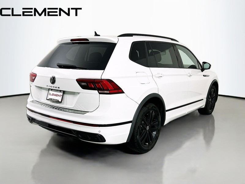 Volkswagen Tiguan Vehicle Full-screen Gallery Image 7