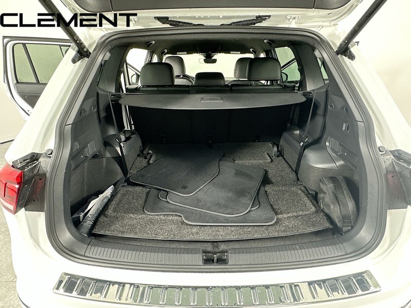 Volkswagen Tiguan Vehicle Full-screen Gallery Image 11