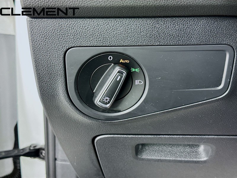 Volkswagen Tiguan Vehicle Full-screen Gallery Image 13