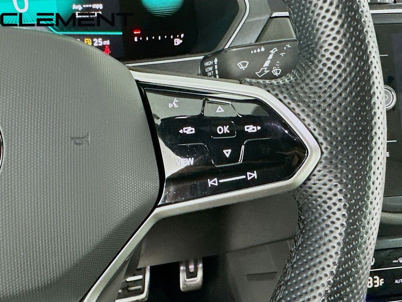 Volkswagen Tiguan Vehicle Full-screen Gallery Image 17