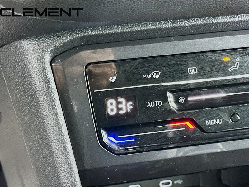 Volkswagen Tiguan Vehicle Full-screen Gallery Image 23