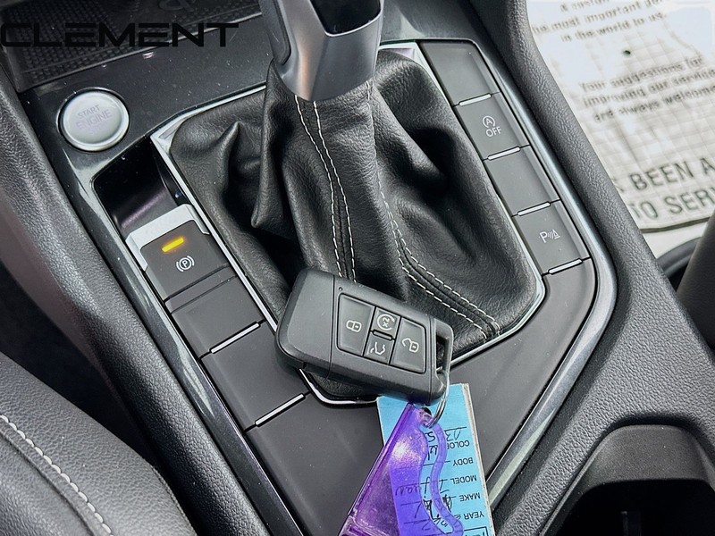 Volkswagen Tiguan Vehicle Full-screen Gallery Image 24