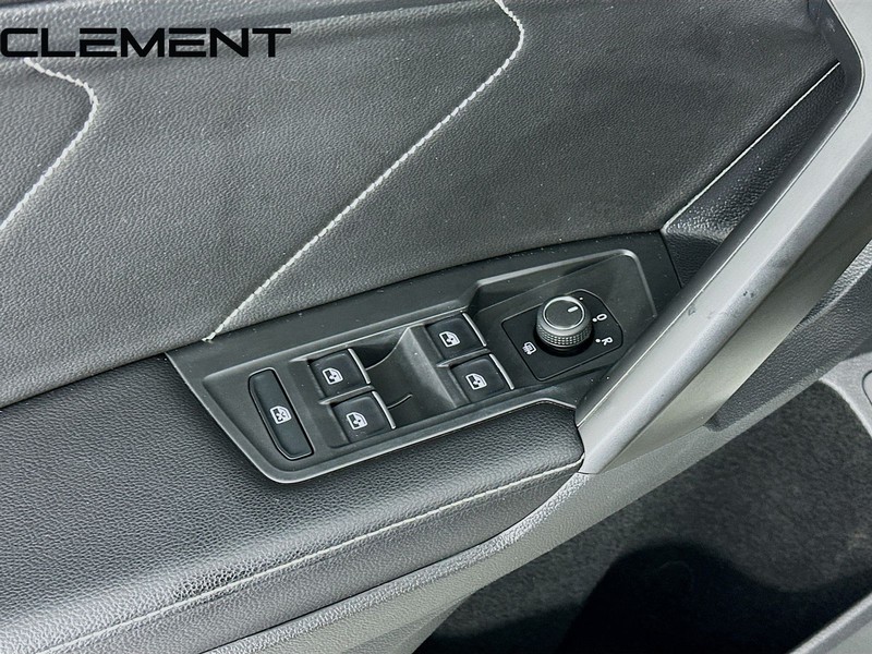 Volkswagen Tiguan Vehicle Full-screen Gallery Image 25