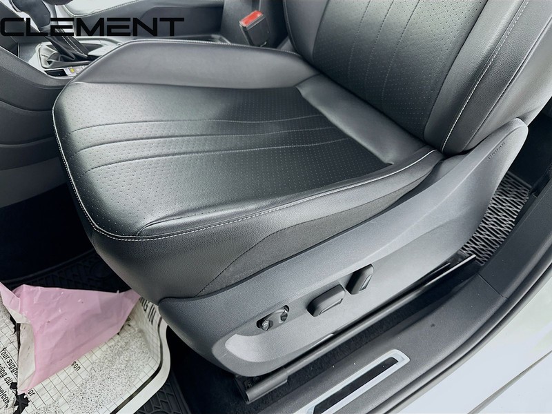 Volkswagen Tiguan Vehicle Full-screen Gallery Image 28