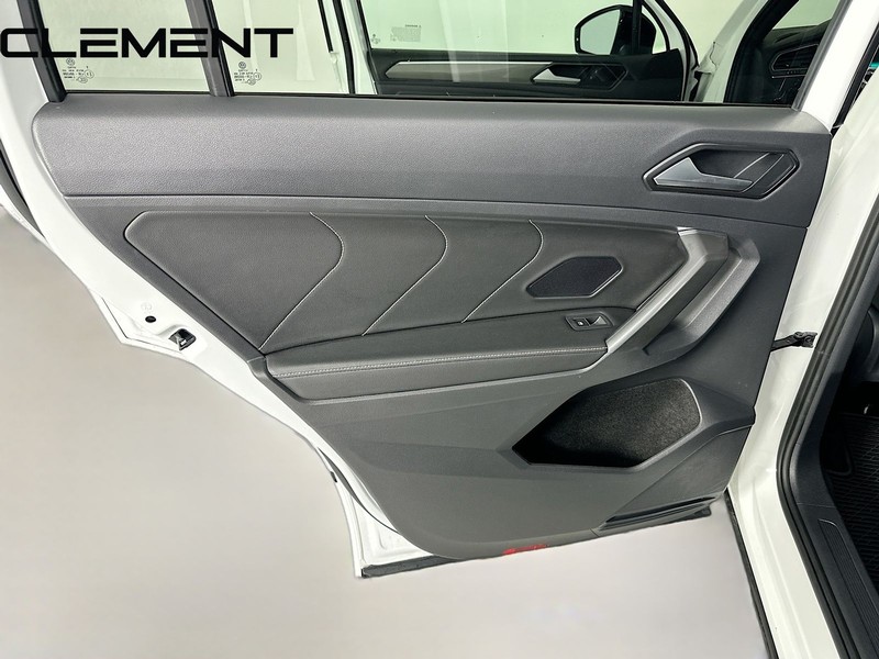 Volkswagen Tiguan Vehicle Full-screen Gallery Image 30