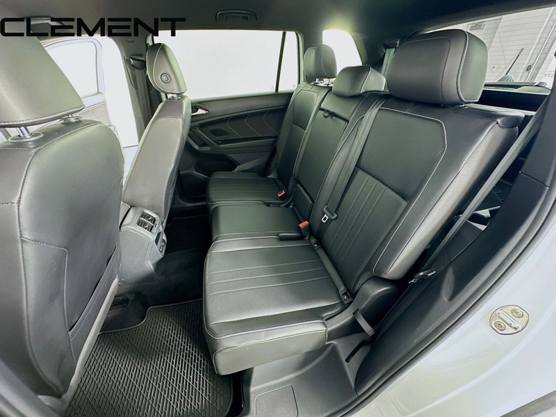 Volkswagen Tiguan Vehicle Full-screen Gallery Image 32