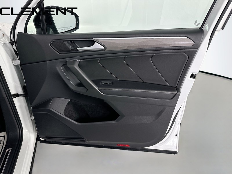 Volkswagen Tiguan Vehicle Full-screen Gallery Image 35