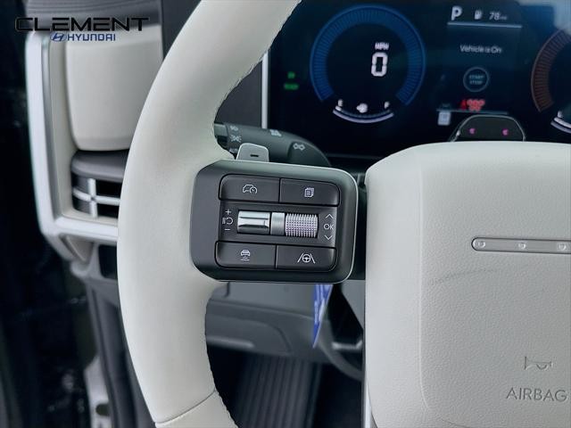 Hyundai Santa Fe Hybrid Vehicle Full-screen Gallery Image 14