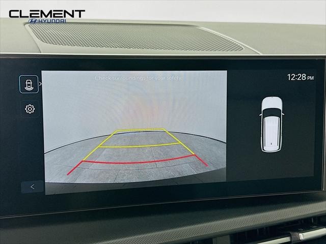 Hyundai Santa Fe Hybrid Vehicle Full-screen Gallery Image 18