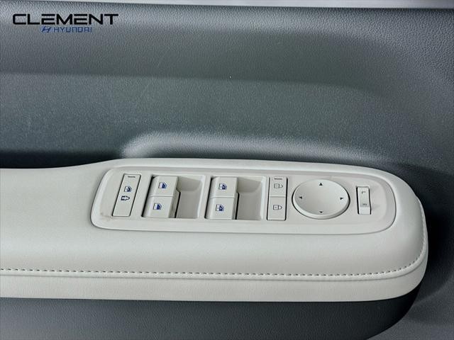 Hyundai Santa Fe Hybrid Vehicle Full-screen Gallery Image 22