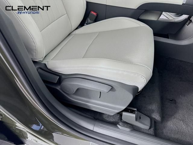 Hyundai Santa Fe Hybrid Vehicle Full-screen Gallery Image 28