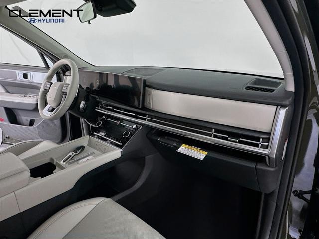 Hyundai Santa Fe Hybrid Vehicle Full-screen Gallery Image 29