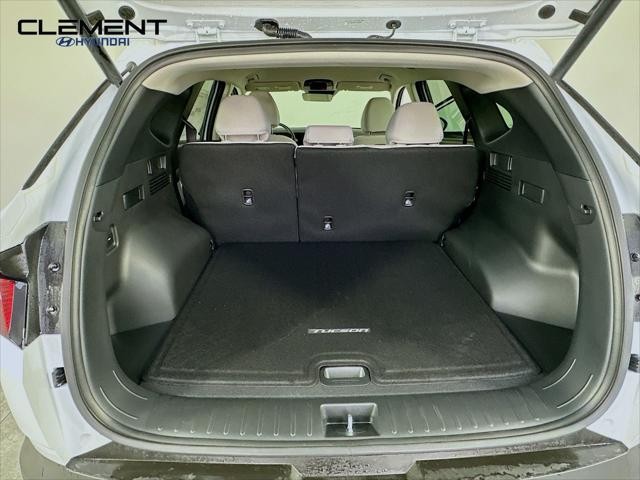 Hyundai Tucson Hybrid Vehicle Full-screen Gallery Image 9