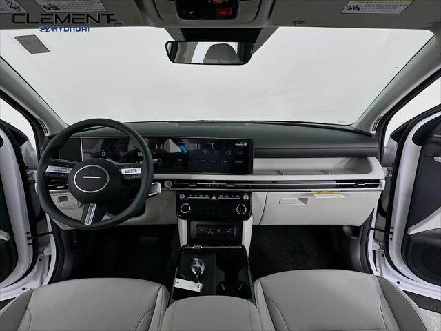 Hyundai Tucson Hybrid Vehicle Full-screen Gallery Image 11