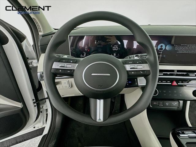 Hyundai Tucson Hybrid Vehicle Full-screen Gallery Image 13