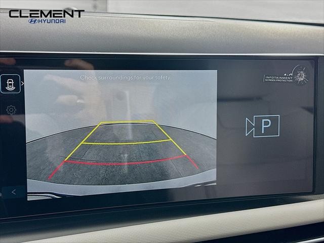 Hyundai Tucson Hybrid Vehicle Full-screen Gallery Image 18