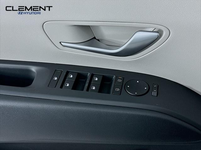 Hyundai Tucson Hybrid Vehicle Full-screen Gallery Image 22