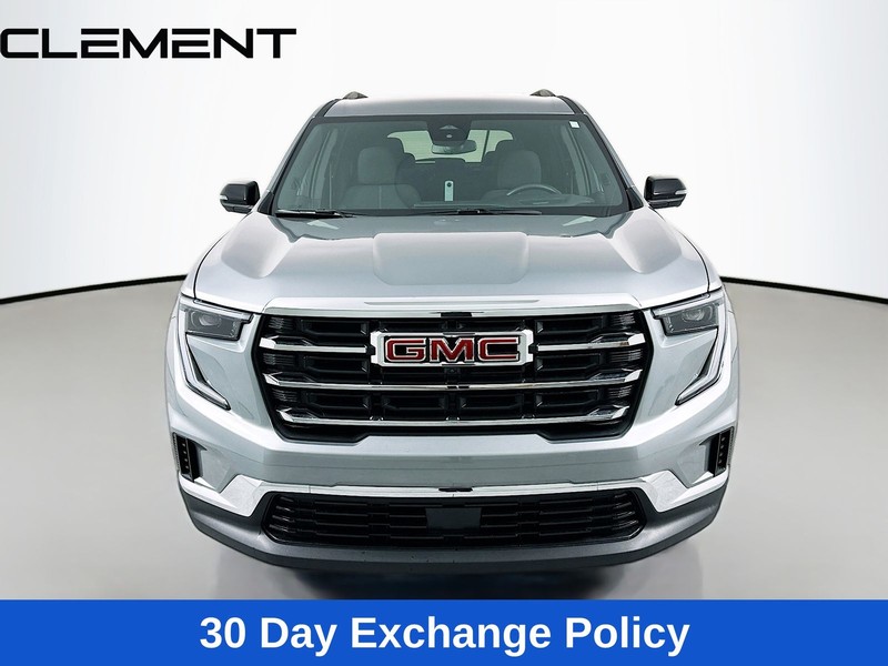 GMC Acadia Vehicle Full-screen Gallery Image 3