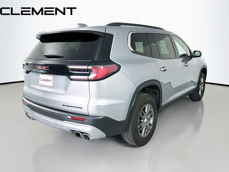 GMC Acadia Vehicle Full-screen Gallery Image 7