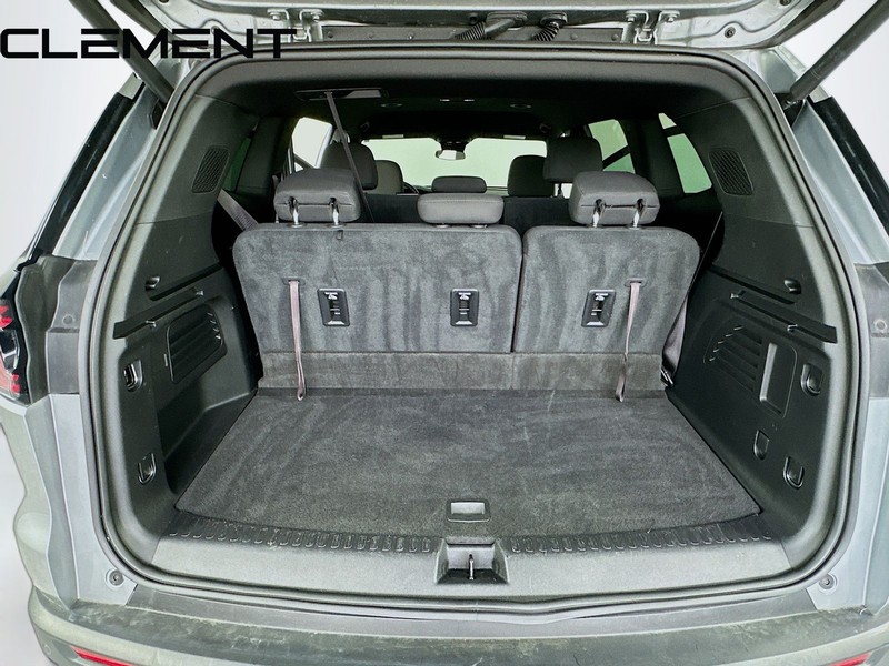 GMC Acadia Vehicle Full-screen Gallery Image 11