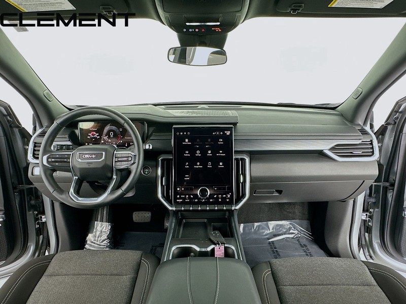 GMC Acadia Vehicle Full-screen Gallery Image 12