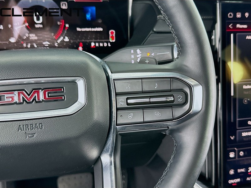 GMC Acadia Vehicle Full-screen Gallery Image 17