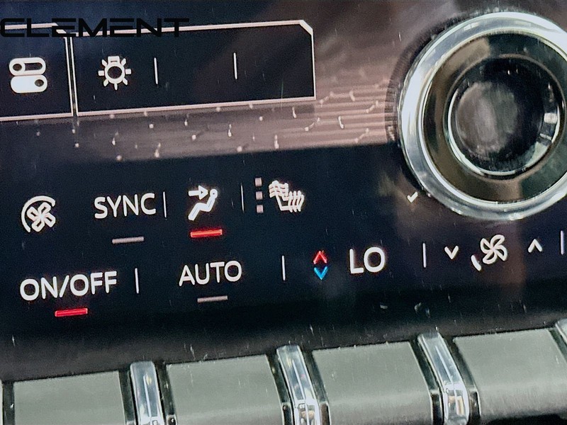 GMC Acadia Vehicle Full-screen Gallery Image 23