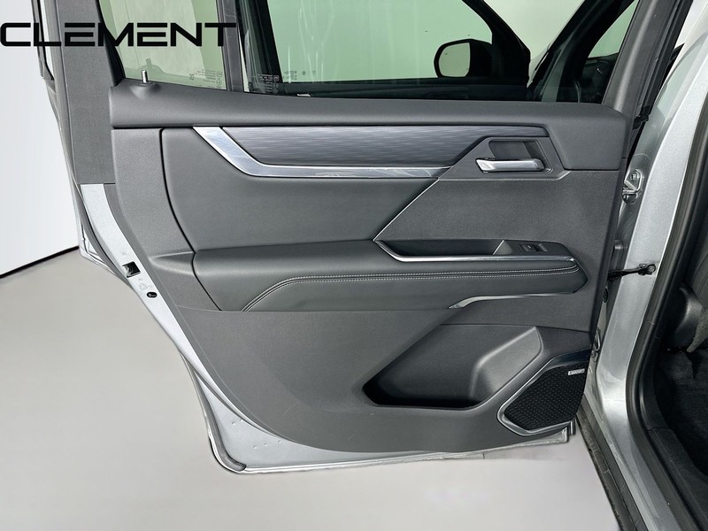 GMC Acadia Vehicle Full-screen Gallery Image 32