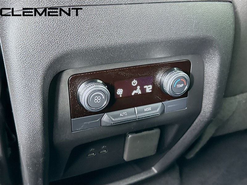 GMC Acadia Vehicle Full-screen Gallery Image 34