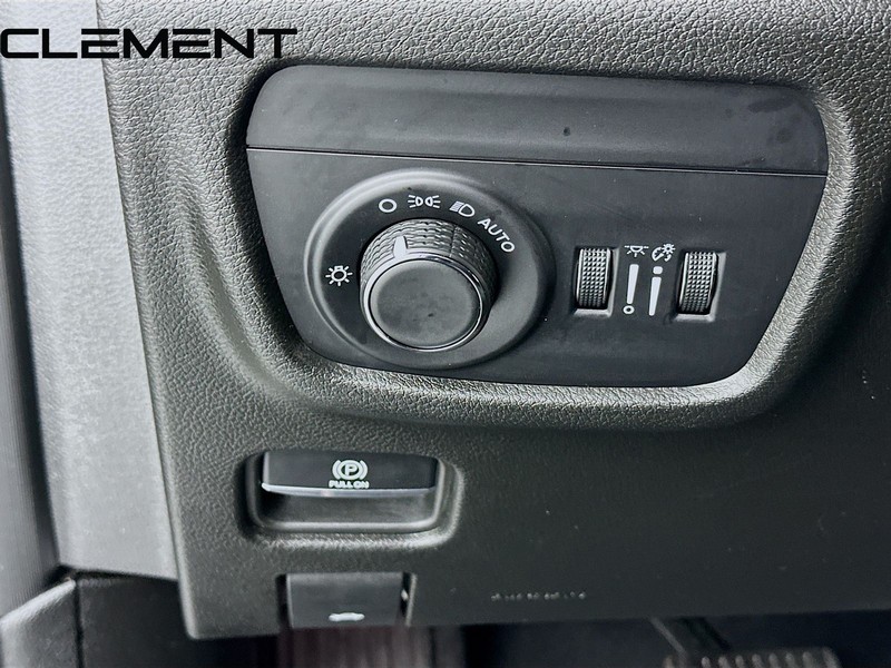 Jeep Grand Cherokee L Vehicle Full-screen Gallery Image 13