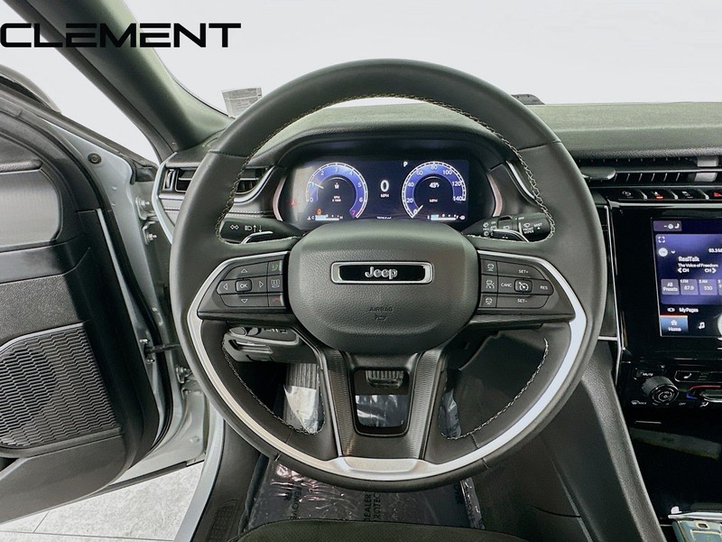 Jeep Grand Cherokee L Vehicle Full-screen Gallery Image 14