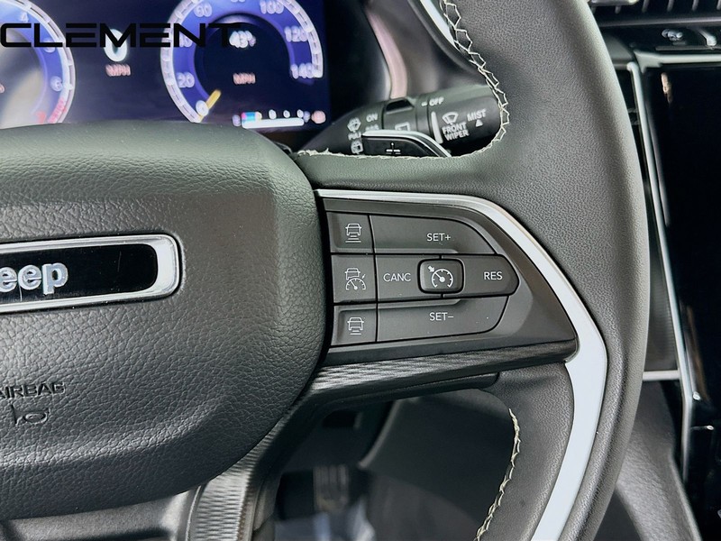 Jeep Grand Cherokee L Vehicle Full-screen Gallery Image 17