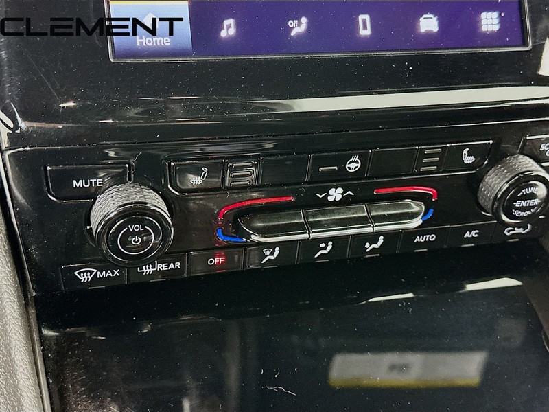 Jeep Grand Cherokee L Vehicle Full-screen Gallery Image 22