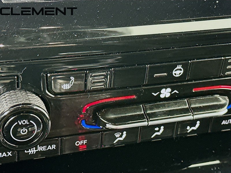 Jeep Grand Cherokee L Vehicle Full-screen Gallery Image 23