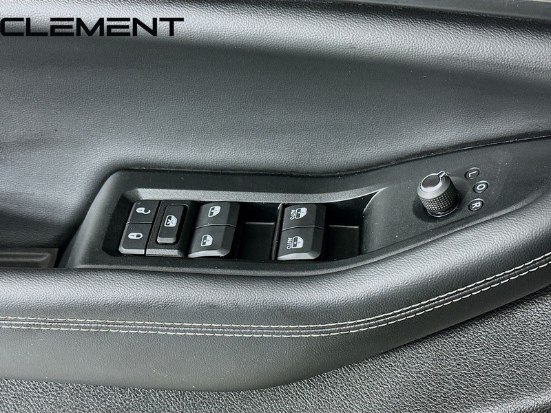 Jeep Grand Cherokee L Vehicle Full-screen Gallery Image 25