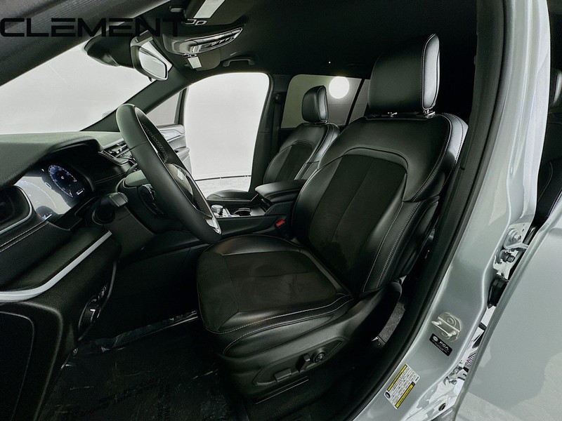 Jeep Grand Cherokee L Vehicle Full-screen Gallery Image 29