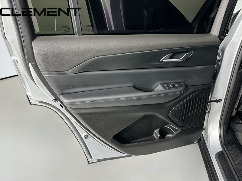 Jeep Grand Cherokee L Vehicle Full-screen Gallery Image 30