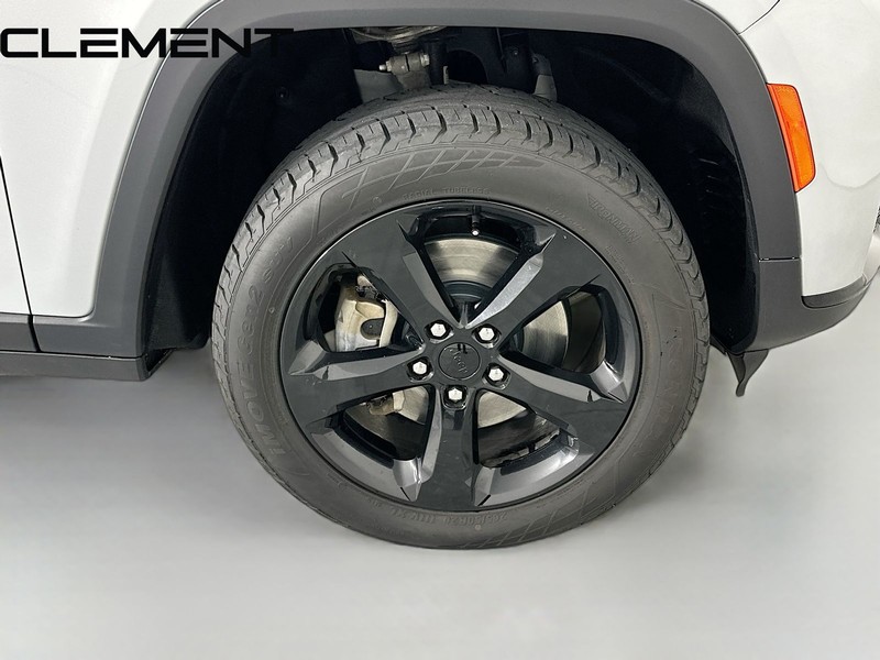 Jeep Grand Cherokee L Vehicle Full-screen Gallery Image 37