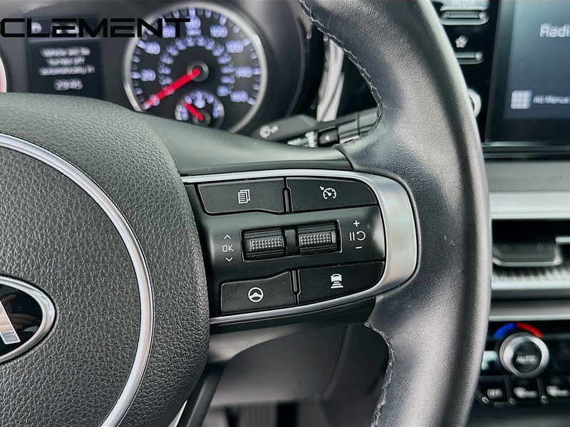 Kia K5 Vehicle Full-screen Gallery Image 17