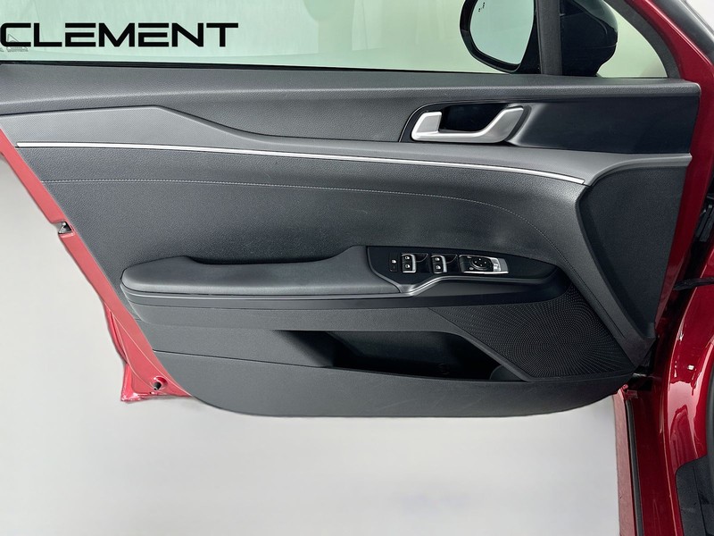 Kia K5 Vehicle Full-screen Gallery Image 27