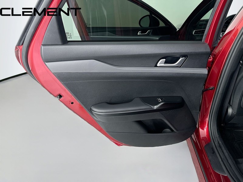 Kia K5 Vehicle Full-screen Gallery Image 30